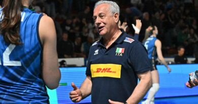 Pallavolo Azzurre – Julio Velasco: “La maglia della Nazionale pesa, molte giocatrici erano tese, ci dobbiamo sciogliere, crescere, ma sono contento”