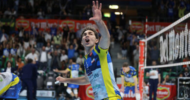 Pallavolo A2M – L’omaggio di Cuneo a capitan Daniele Sottile nella festa promozione