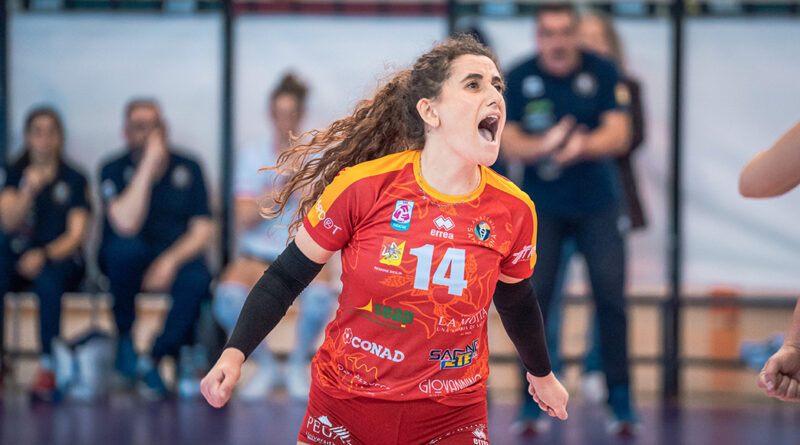 Pallavolo Mercato – Giorgia Caforio difenderà la seconda linea di Macerata: “Il posto giusto per continuare a migliorare”