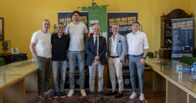 Pallavolo SuperLega – Federico Buffa testimonial d’eccezione per “Chi l’ha mai vista una storia così?!” la campagna abbonamenti di Grottazzolina