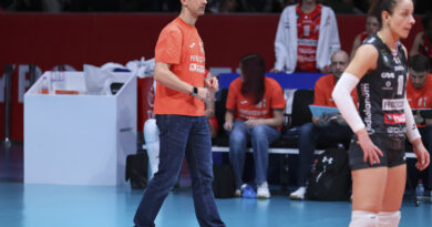 Pallavolo Champions F – Santarelli: “Abbiamo approcciato la gara nel migliore dei modi, poi sul 2-0 ho cambiato tanto”