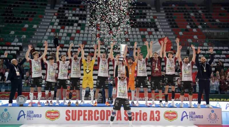 Pallavolo SuperCoppa A3M – La Domotek Reggio Calabria conquista il double Supercoppa–Coppa Italia, superando sempre una agguerrita Reggio Emilia