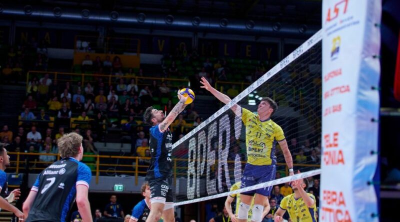Pallavolo SL PlayOff 5 posto – Modena batte Milano per 3-1, in una gara di andata molto combattuta