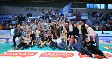 Pallavolo A2M PlayOff Promozione – La Virtus Aversa spinta da una grande pubblico travolge la resistenza di Pineto: sarà spareggio