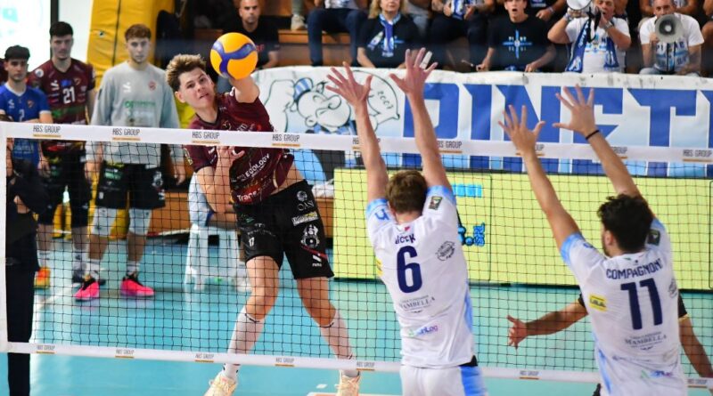 Pallavolo A2M – Domotek Reggio Calabria, impresa all’esordio nella serie cadetta: Pineto si arrende al tie–break