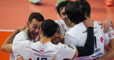 Pallavolo A2M – La Yuasa Battery festeggia al PalaSavelli: nel derby marchigiano Fano piegata per 3-1