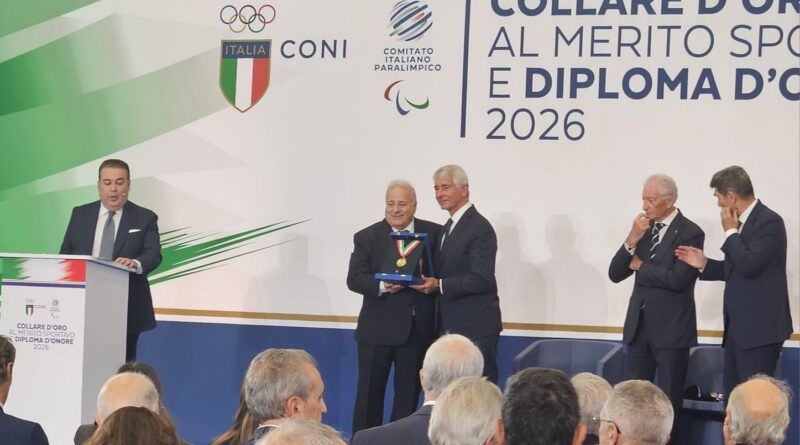 Coni – Consegnato al presidente della Fipav Giuseppe Manfredi il Collare d’Oro